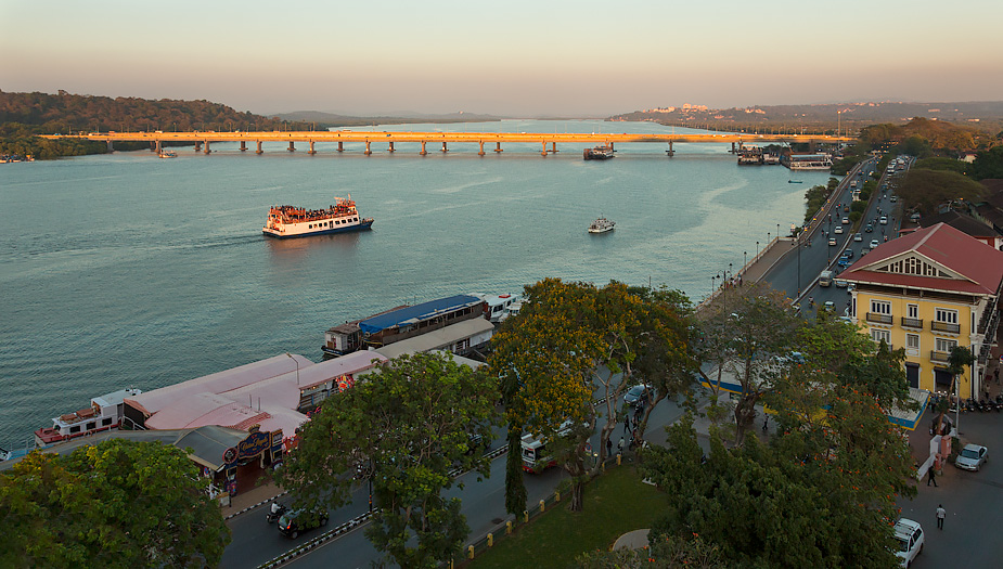 boat cruise at mandovi river