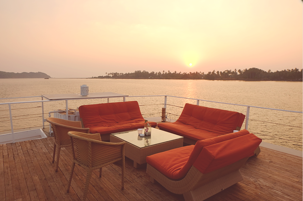 royal yacht charter goa